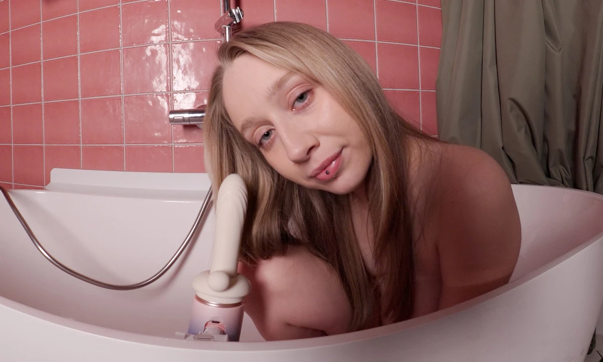 Hot Shower And Sex Machine Is Too Much For My Yang Pussy