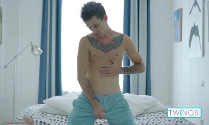 Tattooed Noah Takes A Big Fat Dildo In His Asshole