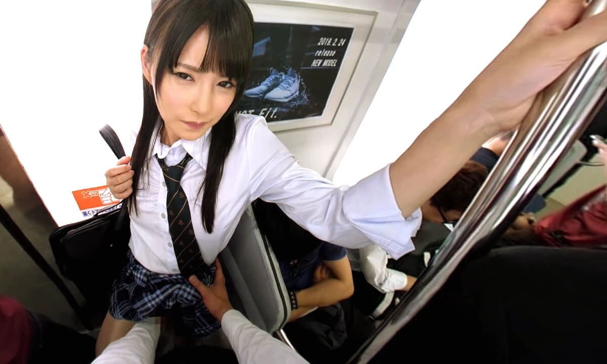 Haruka Hakii – Sticky 18yo Schoolgirls on the Train Part 1