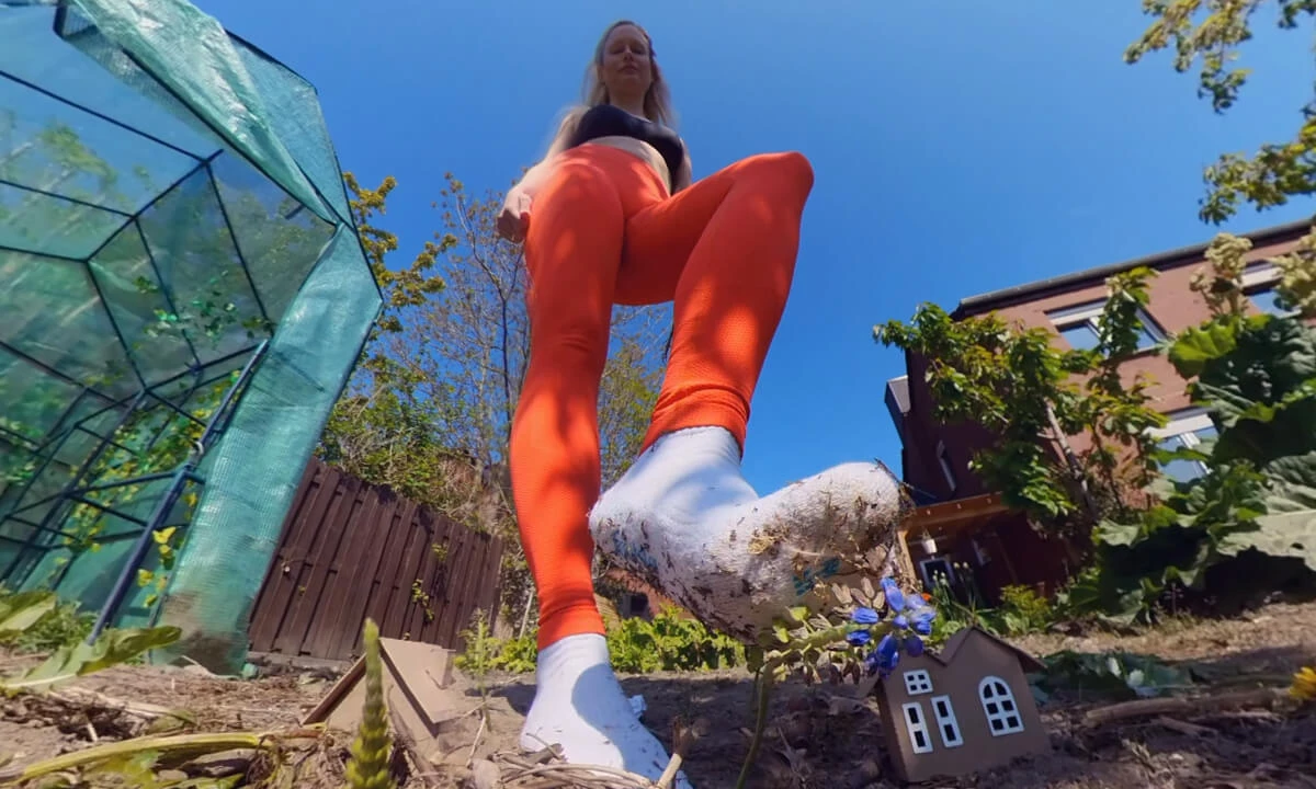 Giantess Maria Zertritt Ein Ganzes Dorf - POV Scene of a Giant Stepping on a Dwarf With the Lovely Blonde Hexe VR Porn Giantess Maria Zertritt Ein Ganzes Dorf - POV Scene of a Giant Stepping on a Dwarf With the Lovely Blonde Hexe