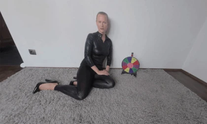 Geile Femdom Dreht Das Rad Um Dich Wichsen Zu Lassen 