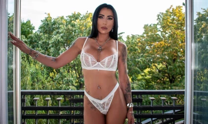 Sensuous Heights Mistress Kennya's Balcony Cuckolding