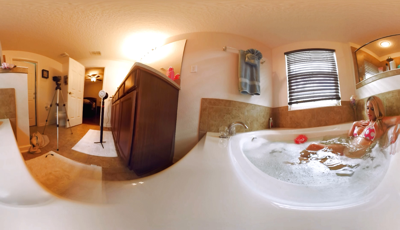 VR Virgin Caught BATHING - VOYEUR
