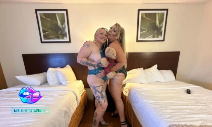 Hot Threesome In Florida Hotel