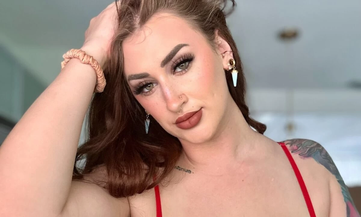BRUNETTE PAWG AVALON MIRA GETS STRETCHED OUT BY BBC