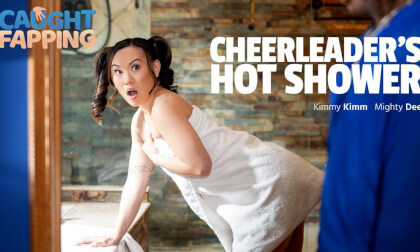 Cheerleader's Hot Shower