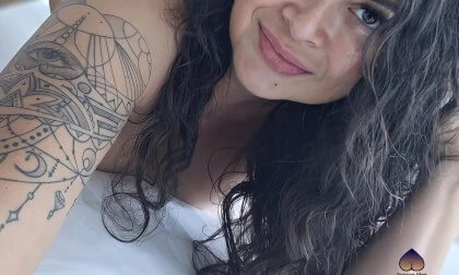 Big Booty Latina Meets Englsih BBC