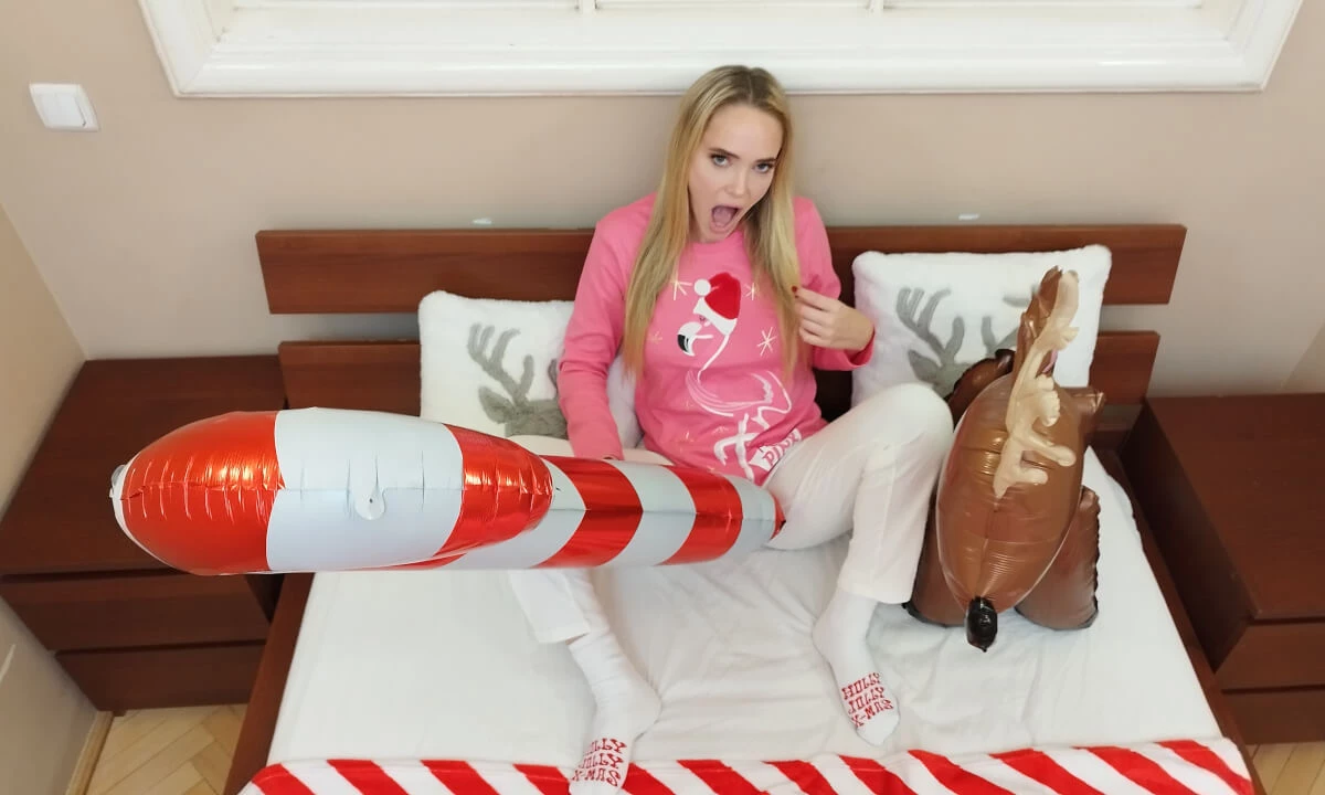 Athena Fleurs – VR Behind The Scenes Part Two - Bubble Butt Blonde Christmas Creampie By Massive Cock Jock