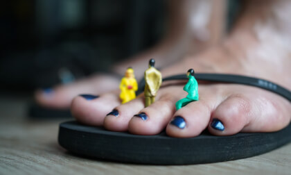 Giantess Steps On Little People