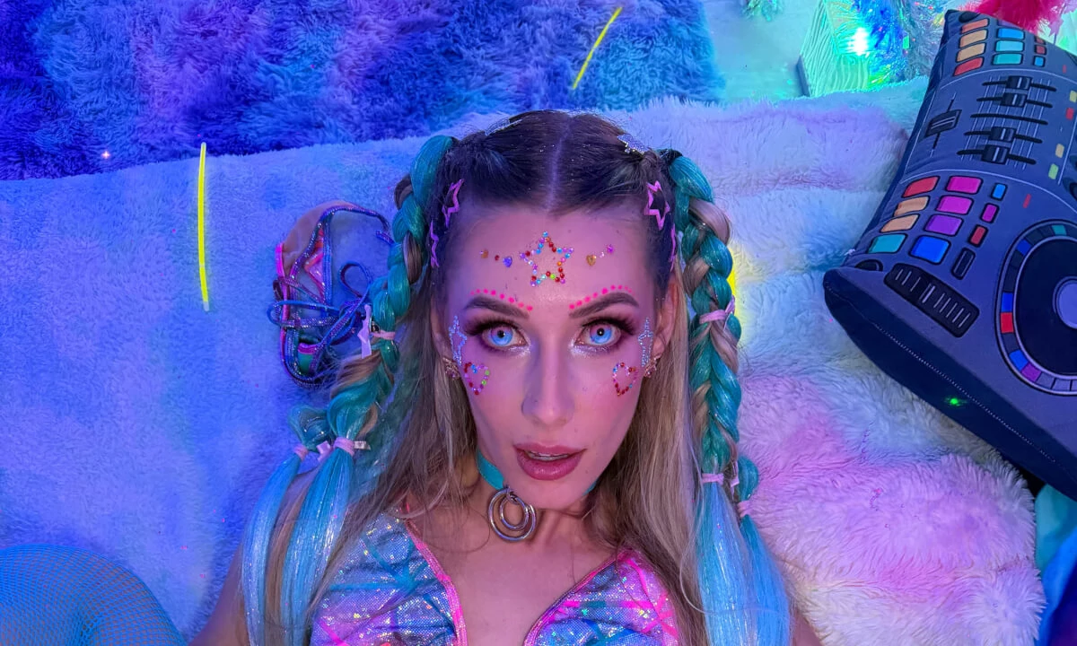 Emily Jade Rides Cowgirl As Her Iridescent Outfit Shimmers Under Neon!