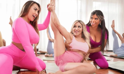 Yoga Instructor Makes Class Squirt!