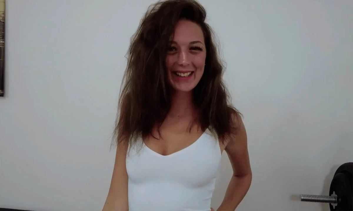 186 Babe Fucks For Creampie
